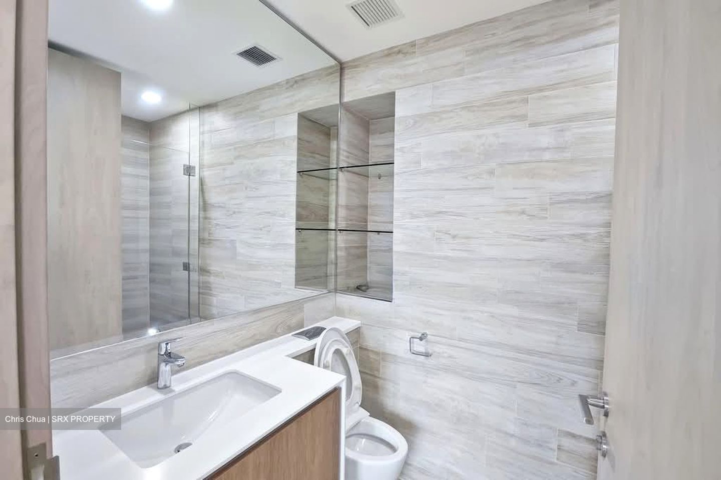 J Gateway (D22), Condominium #558816571